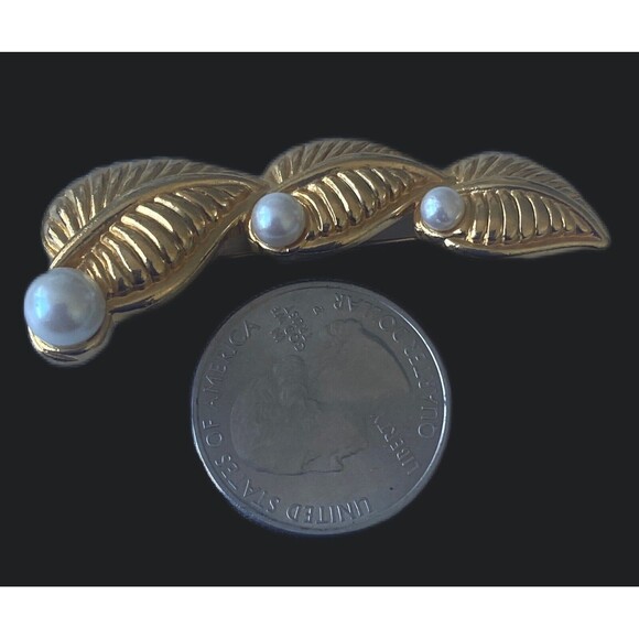 Vintage Brooch Pin Gold Plated Metal Leaves Design  Faux Pearl Unbranded 1980's - Picture 7 of 7